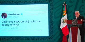 The president displays the alleged tweet