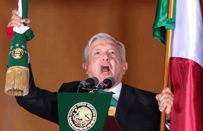 AMLO reenacts the Grito de Dolores in National Palace