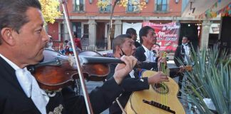 mariachis in Plaza Garibaldi