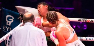 Jeanette Zacarías, center, during Saturday's match in Montreal.
