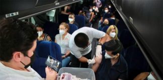 Bus passengers from Nuevo León are vaccinated in Texas.