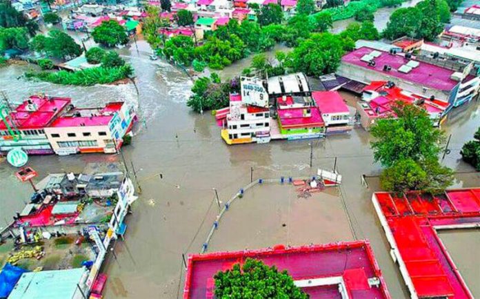 Floodwaters in Tula, Hidalgo.