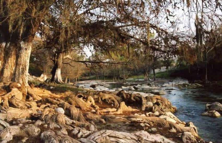 Hualahuises river