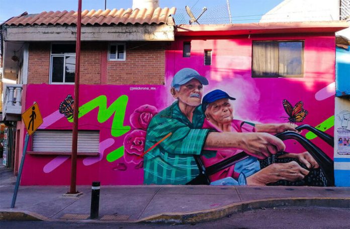 Elderly couple Raul and Imelda inspired the artist known as Sr. Mickrone to create this mural near their home in Iztapalapa.