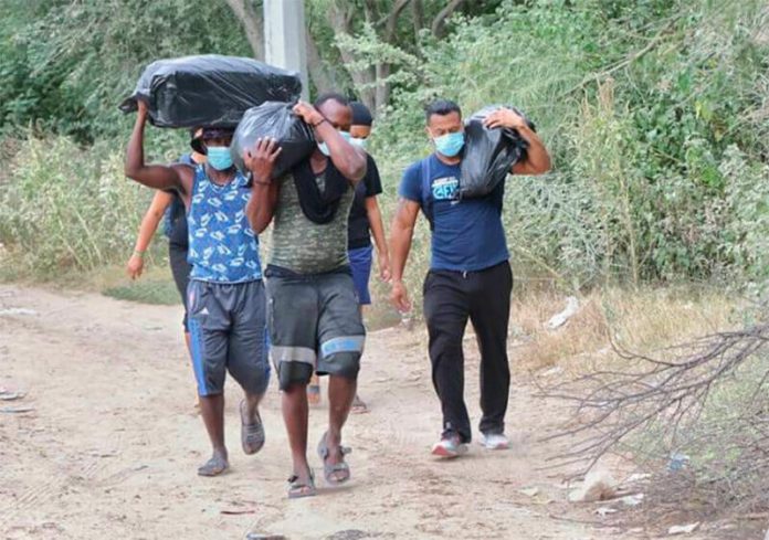 Haitian migrants on the road.