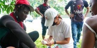 A Doctors Without Borders volunteer treats migrants in Chiapas.