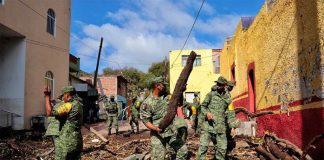 Soldiers clean up after last week's flooding in Zacatecas.