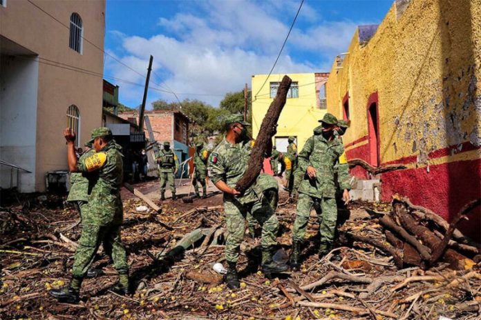 Soldiers clean up after last week's flooding in Zacatecas.