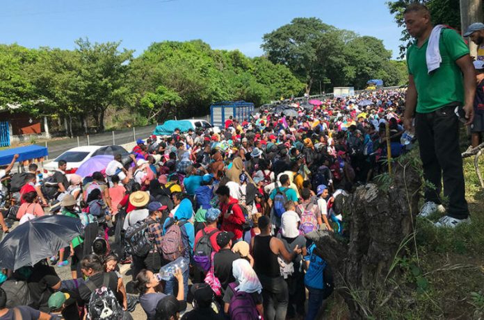 Migrants on the highway north of Tapachula, Chiapas
