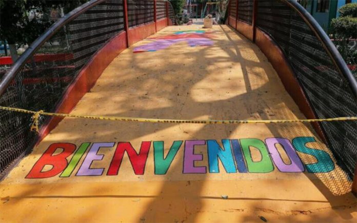 A park in Morelos, closed with caution tape during the pandemic.