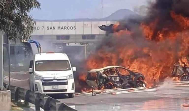 crash at San Marcos Huixtoco tollbooth, Mexico state