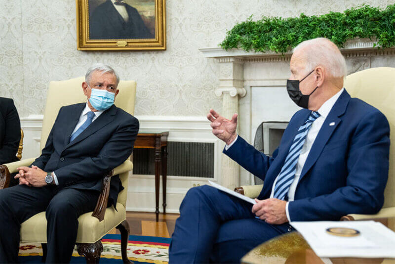 President López Obrador in conversation with US President Joe Biden. 