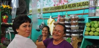 women in Mexican mercado