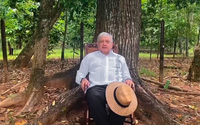 AMLO will write a book about conservatism after his retirement to Palenque.