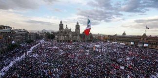 The rally drew 250,000 people from around the country, the Mexico City government said.