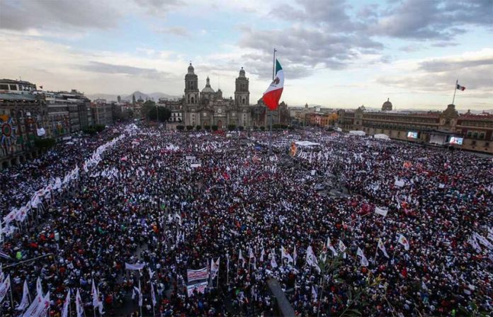 The rally drew 250,000 people from around the country, the Mexico City government said.