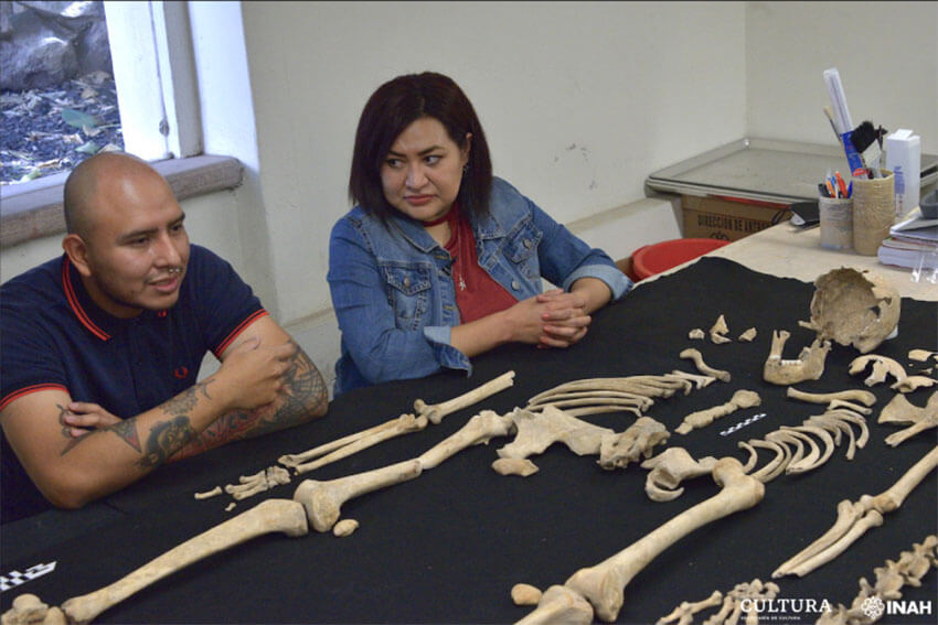 Excavation coordinator Nancy Domínguez Rosas and anthropologist Eduardo García Flores with remains found near San Fernando.