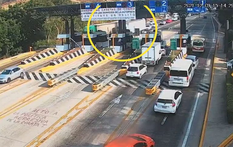The semi-trailer filled with migrants passed through a toll plaza where immigration agents were stationed, just 5 kilometers before the deadly crash.