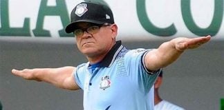 Umpire Humberto Saiz