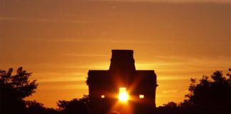 Dzibilchaltún equinox effect