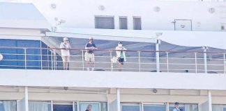 Seven Seas Mariner cruise ship docks in Acapulco