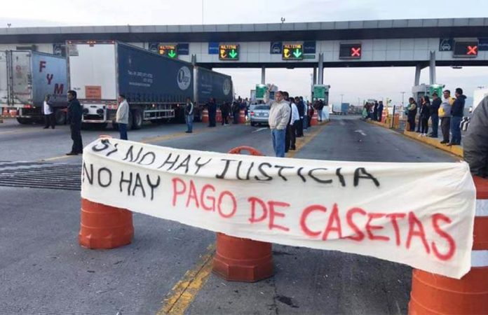Toll protesters in Mexico