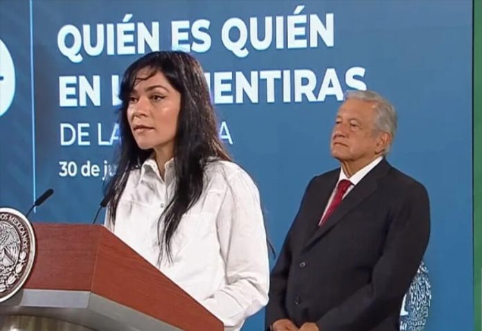 President López Obrador looks on as Garciá refutes media reports.