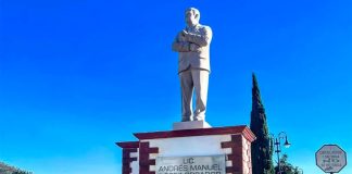 The president's statue in Atlacomulco