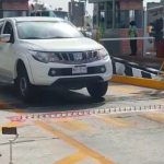 Tire spikes are engaged at the Américas toll plaza in Ecatepec.