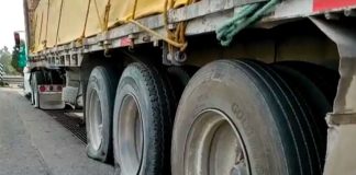 Flat tires on a trailer at the toll plaza in Ecatepec on Tuesday.
