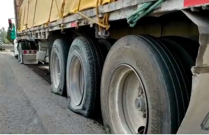 Flat tires on a trailer at the toll plaza in Ecatepec on Tuesday.