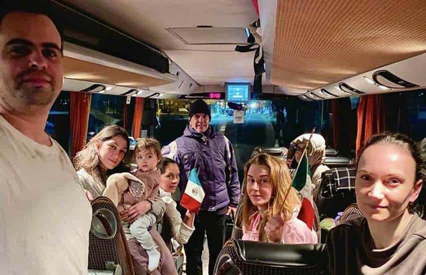 Bus of Mexicans fleeing Ukraine