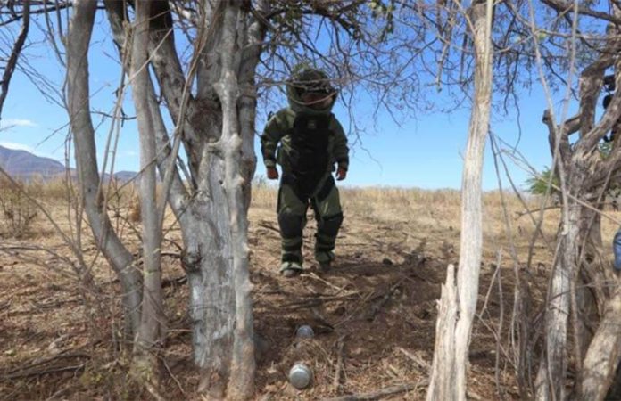 soldier seeking out land mines Michoacan