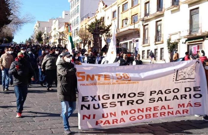 striking teachers in Zacatecas city