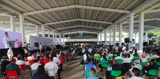 The first of 32 assemblies to discuss new textbooks was held this week in Veracruz.