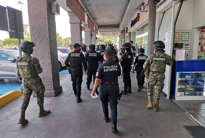 Members of the National Guard and state police on patrol in Colima city, in November 2021.