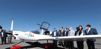 Guanajuato Governor Diego Sinhue along with political and business leaders gather around a prototype Halcón 2.