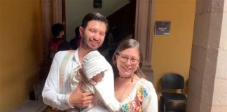 Baby Luna Rangel Cabrera with her parents, Mariel Aragón Rangel and Miguel Pérez Cabrera.