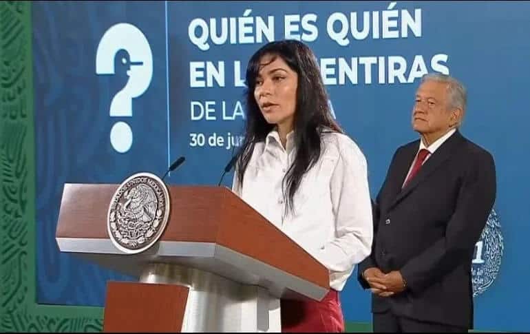 Ana Elizabeth García Vilchis presents "Who's who in the lies of the week," as the president looks on.