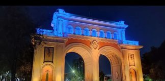 Arcos de Guadalajara in Ukraine's flag colors