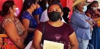 Some of the victims of a construction scam in the Isthmus of Tehuantepec.