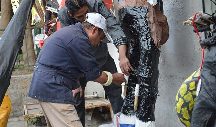 Leonardo Linares Mexican cartoneria craftsman