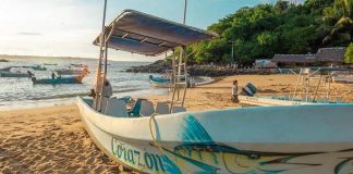 boat in Puerto Escondido