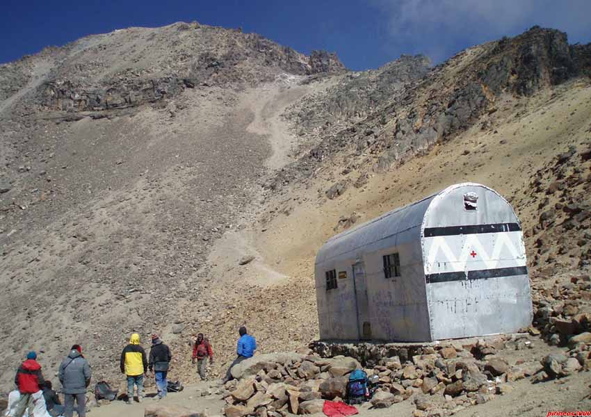 El Refugio base on Iztaccíhuatl volcano