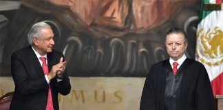 President López Obrador applauds Supreme Court Chief Justice Arturo Zaldívar at the third annual report of the federal judiciary in Dec. 2021.