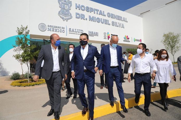Silvano Aureoles, then-governor of Michoacán, at the Nov. 2020 inauguration of the Ciudad Salud general hospital.
