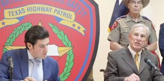 Governors García, left, and Abbott