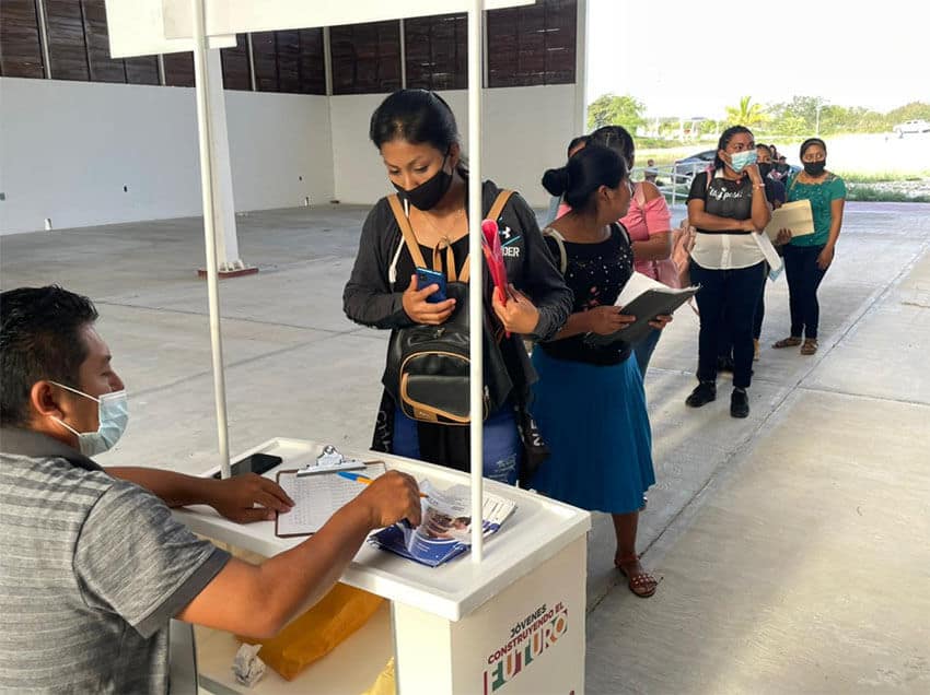 "Mobile offices," like this one in Campeche, are designed to help youth and businesses who want to participate in the program begin the application process.