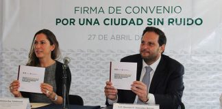 Prosecutor Boy and Canirac's González sign the noise pact.