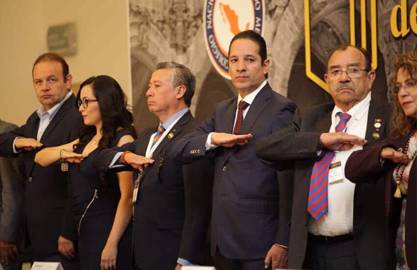 Notarios being sworn in at Colegio Nacional de Notarios